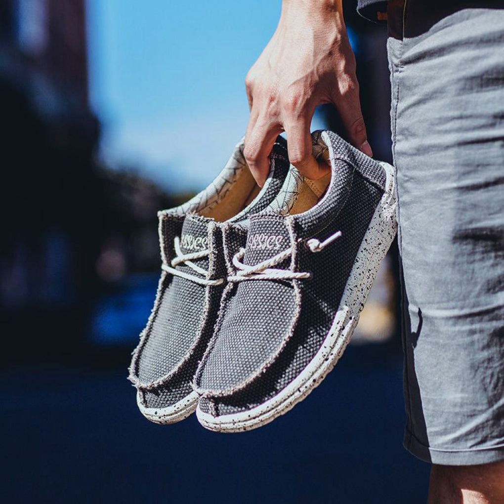 Nieuwe trendy heren instappers: lichtgewicht, ademend gebreid design, ideaal voor casual zomer looks.