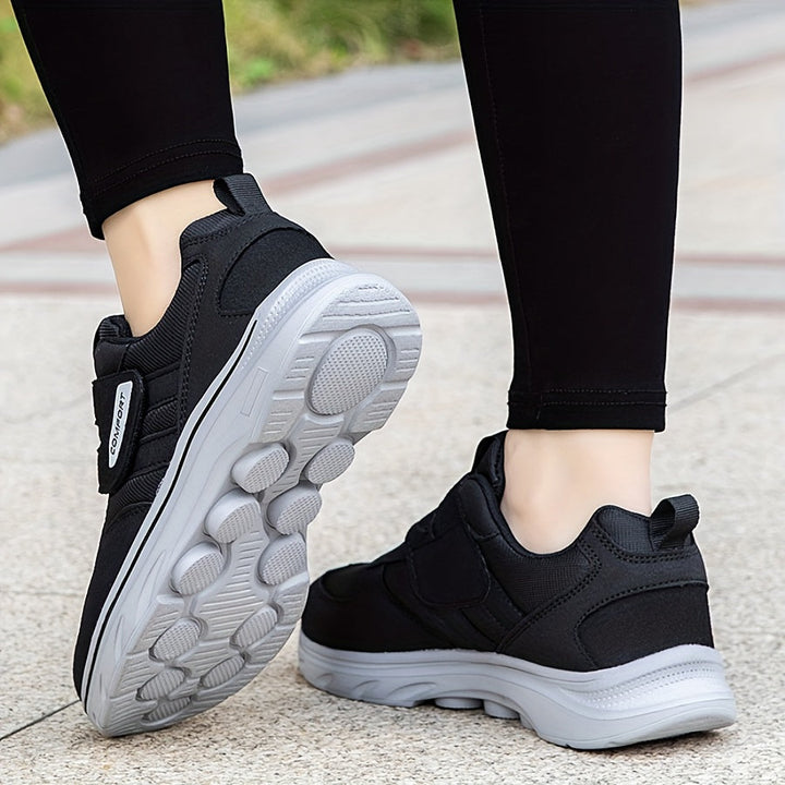 Sportieve uniseks sneakers EasyStride met verstelbaar klittenband, perfect voor comfortabel wandelen.