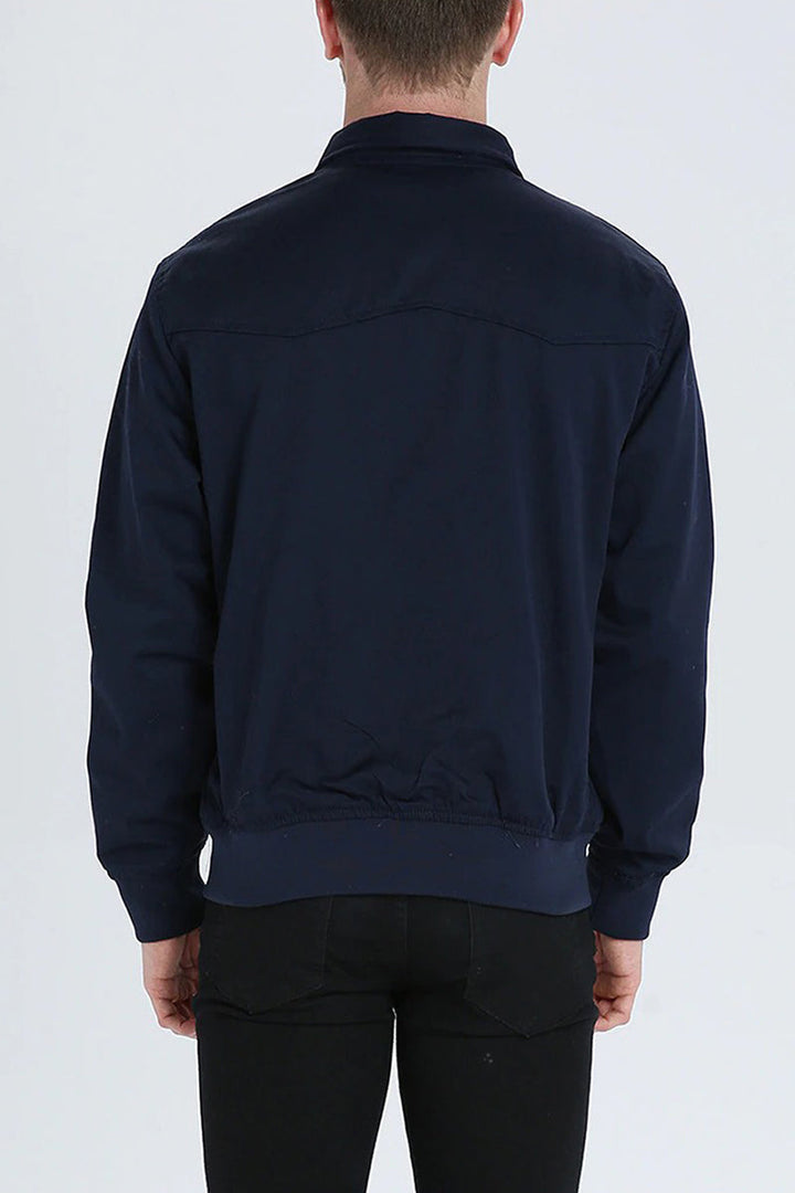 Beige Harrington herenjack, casual en elegant, met opstaande kraag en rits.