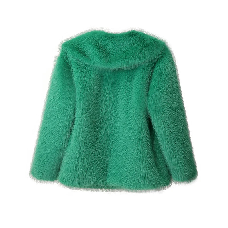 Stijlvolle pluizige damesjas, oversized en warm, een trendy must-have voor de winter.