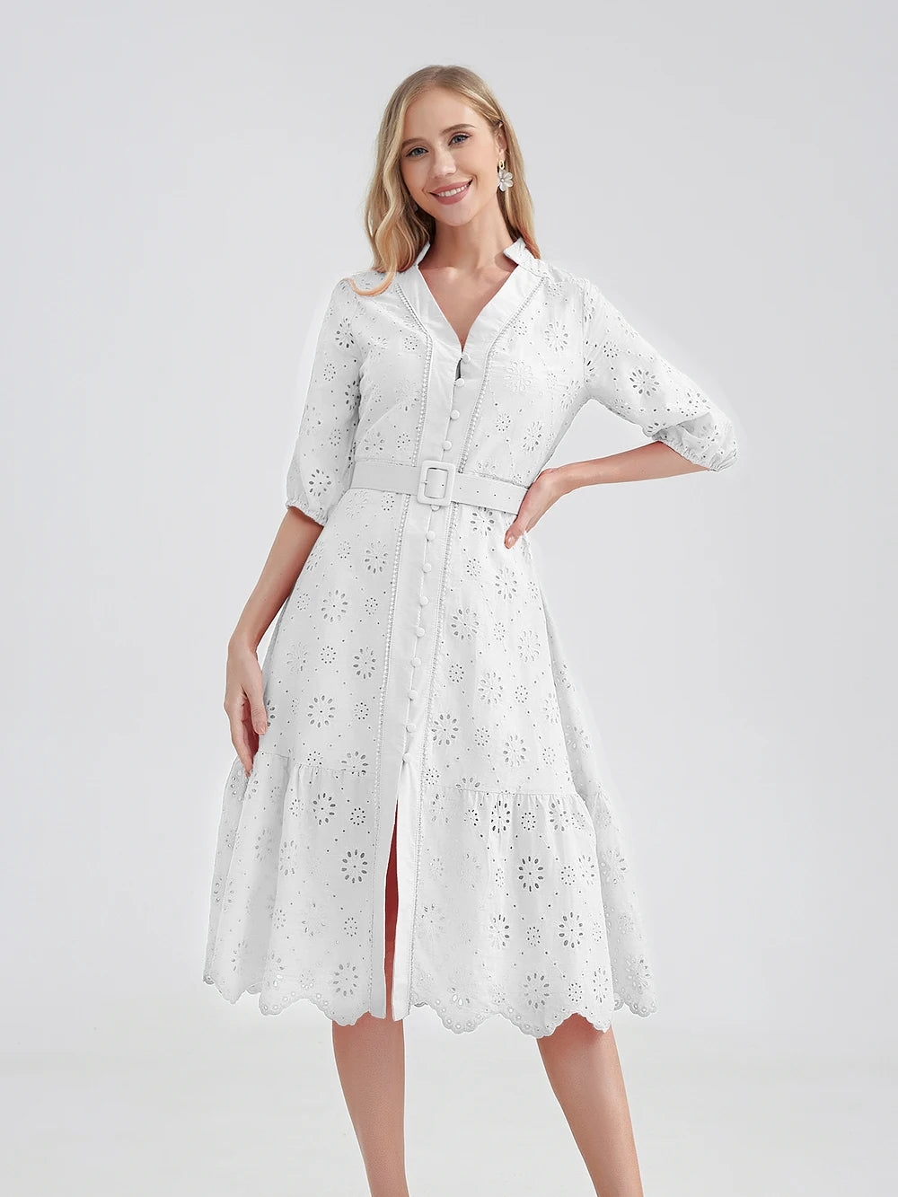 Casual chic dames zomerjurk met V-hals, ruches en een comfortabele A-lijn pasvorm.