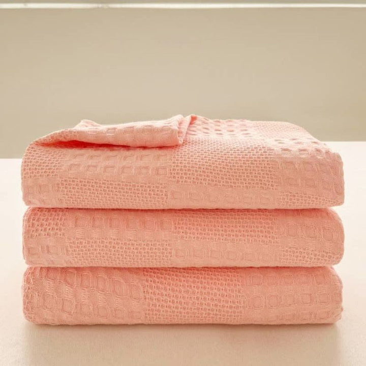 Veelzijdige biologisch katoenen wafeldeken, ideaal als comfortabel woonaccessoire of stijlvolle plaid voor elke kamer.
