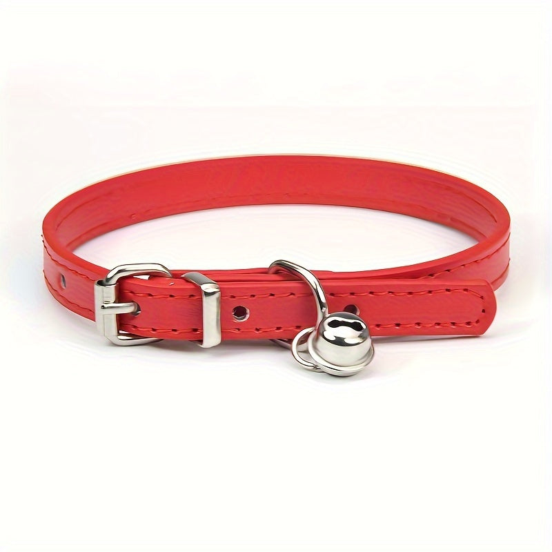 Kunstleren kattenhalsband verstelbaar, met veiligheidsbuckle en bel; een must-have accessoire.