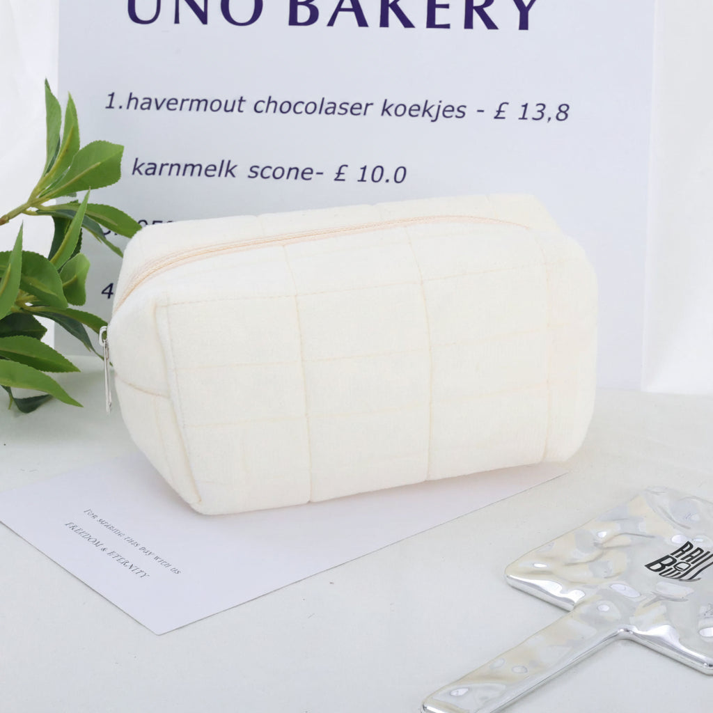 Stijlvolle gewatteerde cosmetica organizer tas voor dames, in unieke Japanse kussen stijl, perfect voor reizen.
