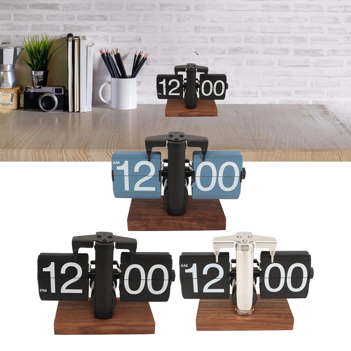 Elegante vintage walnoot houten flipklok, retro tafelklok met mechanisch uurwerk.