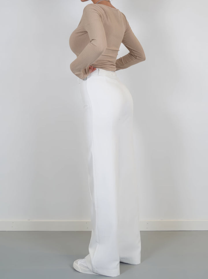 Comfortabele high-waist dames pantalon met rechte pijpen, ideale pasvorm voor dagelijks gebruik.