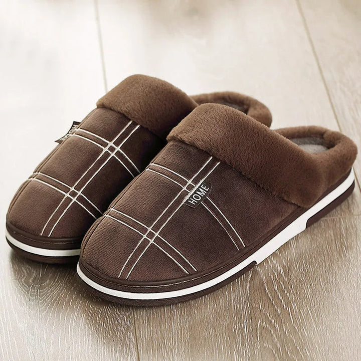 Zachte geruite herenpantoffels, comfortabel en warm, perfect voor koude avonden.