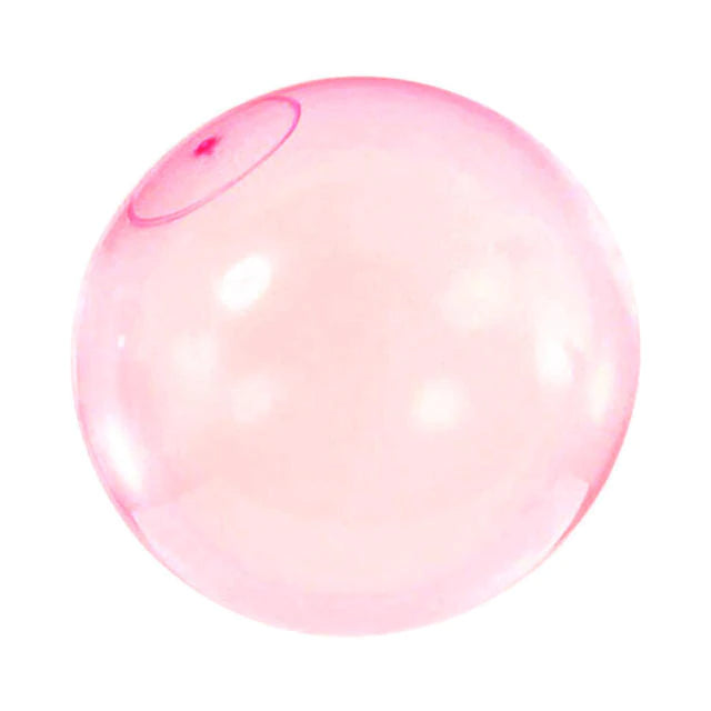 Vrolijk kind speelt actief met scheurbestendige bubble bal, ideaal buitenspeelgoed voor urenlang plezier.