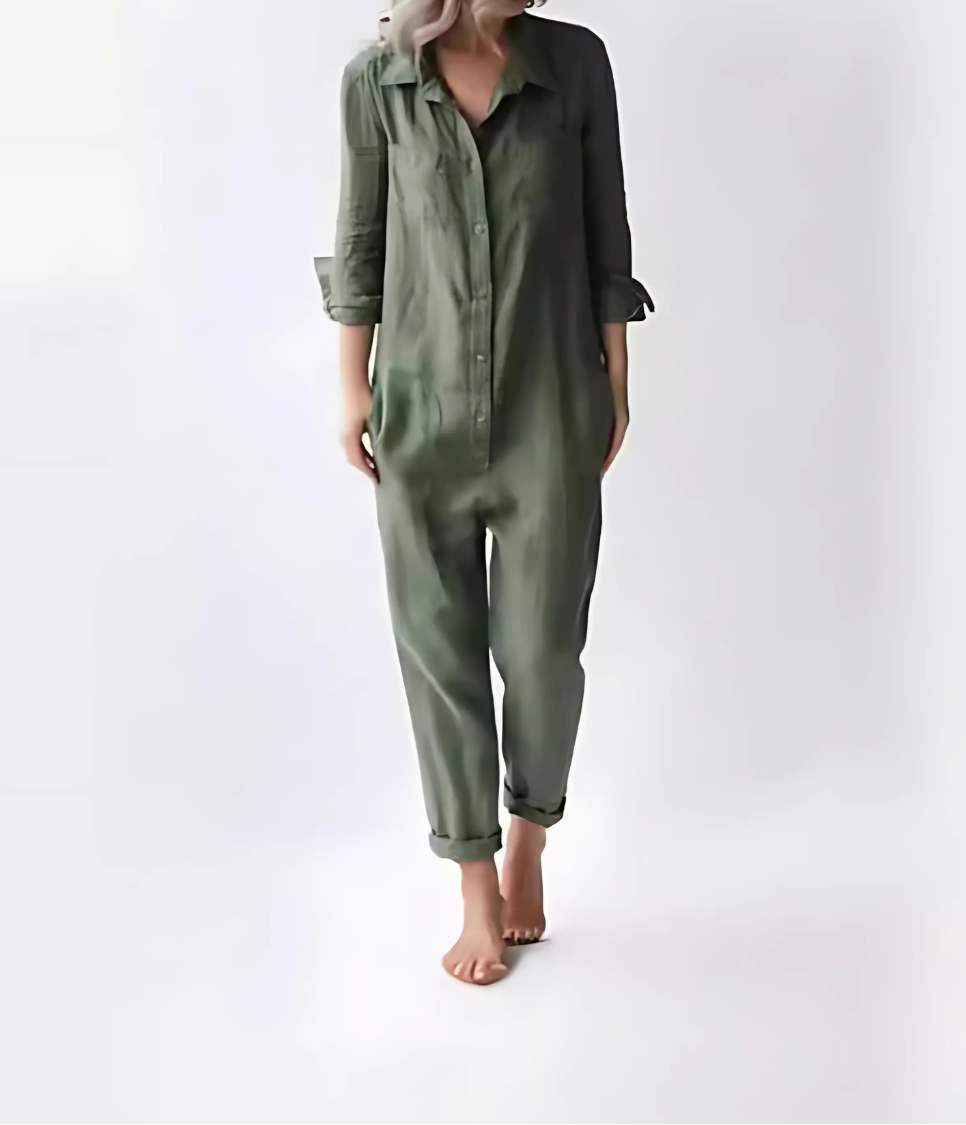 Zomerse groene elegante jumpsuit dames met handige zakken en trendy knoopsluiting. Comfortabele Hoymans kleding.