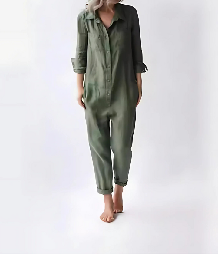 Zomerse groene elegante jumpsuit dames met handige zakken en trendy knoopsluiting. Comfortabele Hoymans kleding.