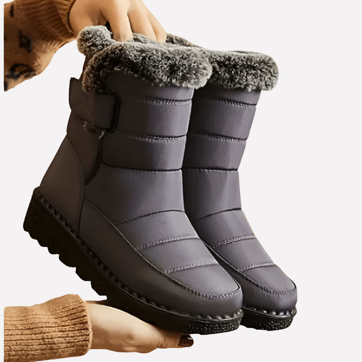 Duurzame dames waterdichte laarzen, warm en antislip, perfect voor koude winterdagen en modderig terrein.