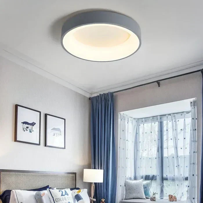 Stijlvolle ronde LED plafondlamp in modern Scandinavisch design. Perfecte sfeerverlichting voor elk interieur, dimbaar.