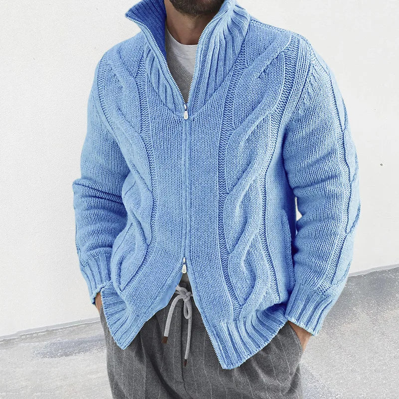 Stijlvol heren gebreid vest met ritssluiting en hoge kraag, perfect voor een casual winteroutfit.