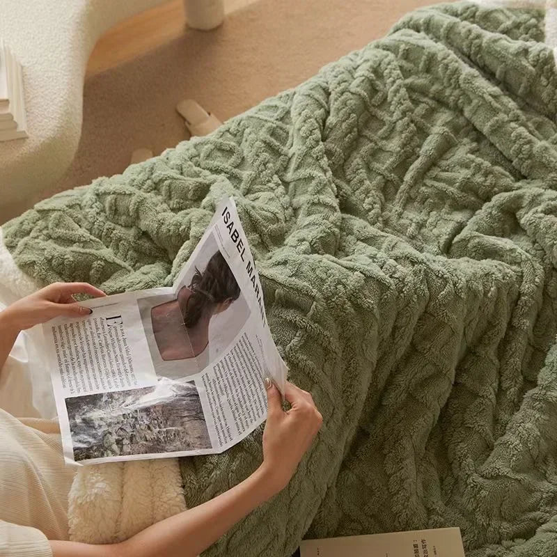 Lamswollen winterdeken, perfect warm cadeau voor dames & heren; een luxe woondeken voor elk seizoen.