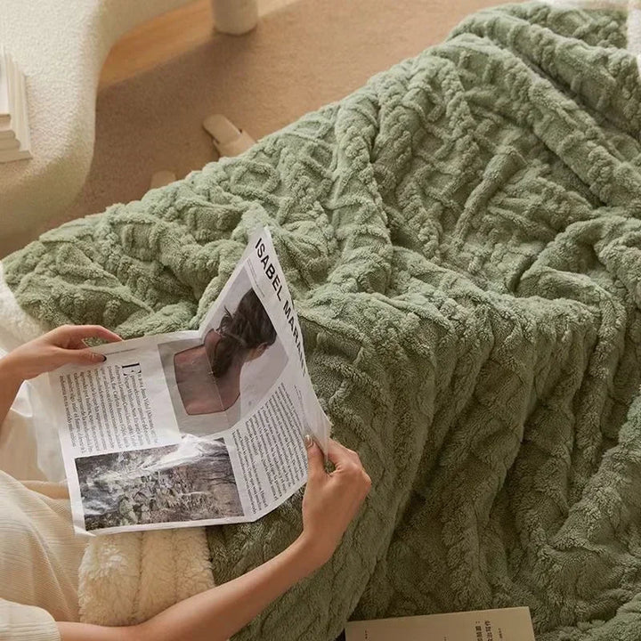 Lamswollen winterdeken, perfect warm cadeau voor dames & heren; een luxe woondeken voor elk seizoen.