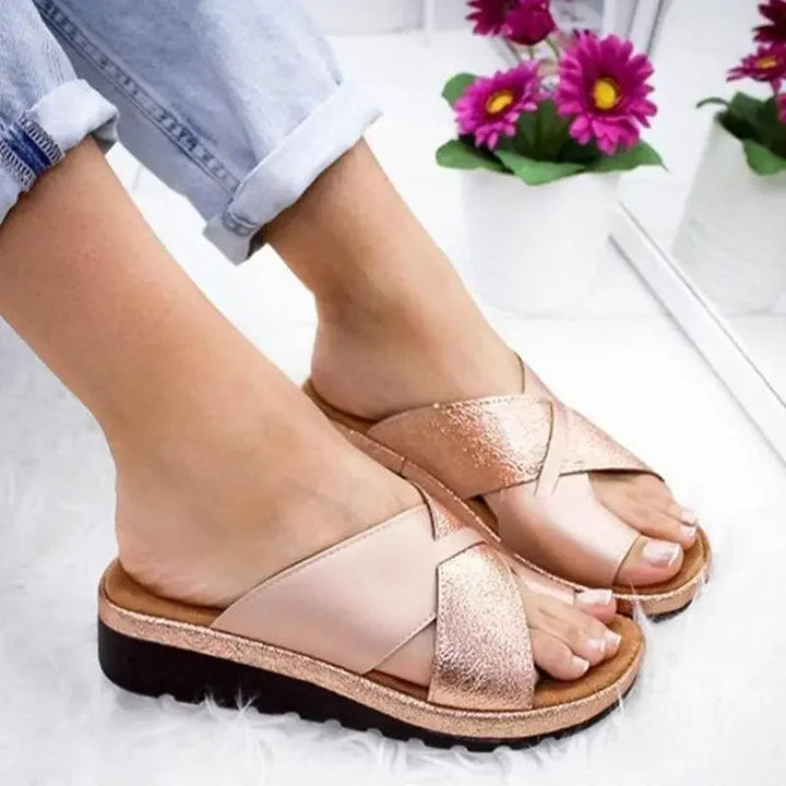Nieuwe Rory dames sandalen: comfortabele platform zomerschoenen in zwart en brons, ideaal voor een trendy look.