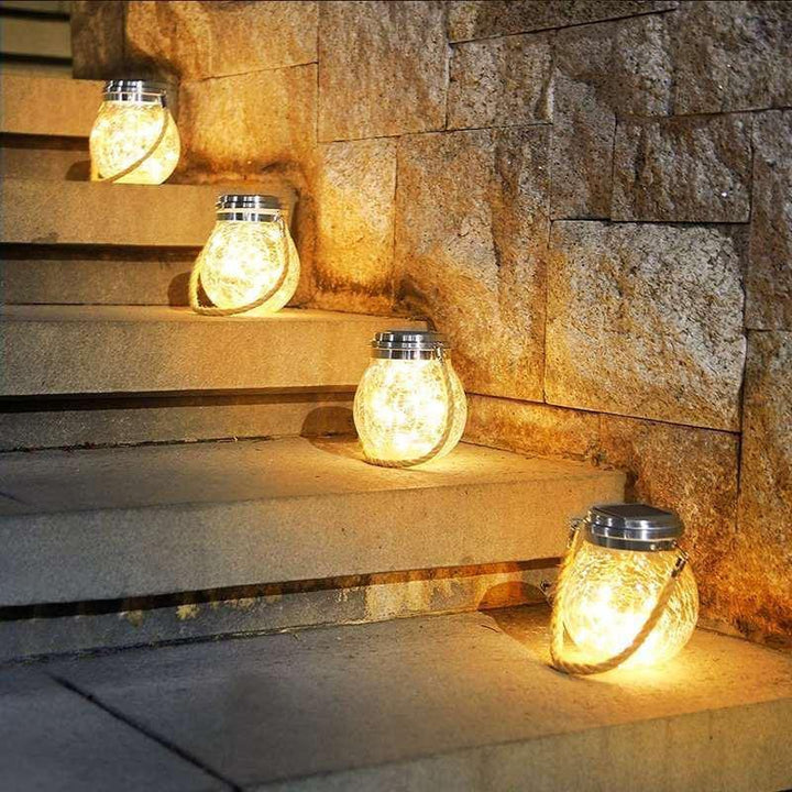 Betoverende waterdichte Lunara solar weckpotlamp voor duurzame tuinverlichting. Milieuvriendelijke sfeerlamp.