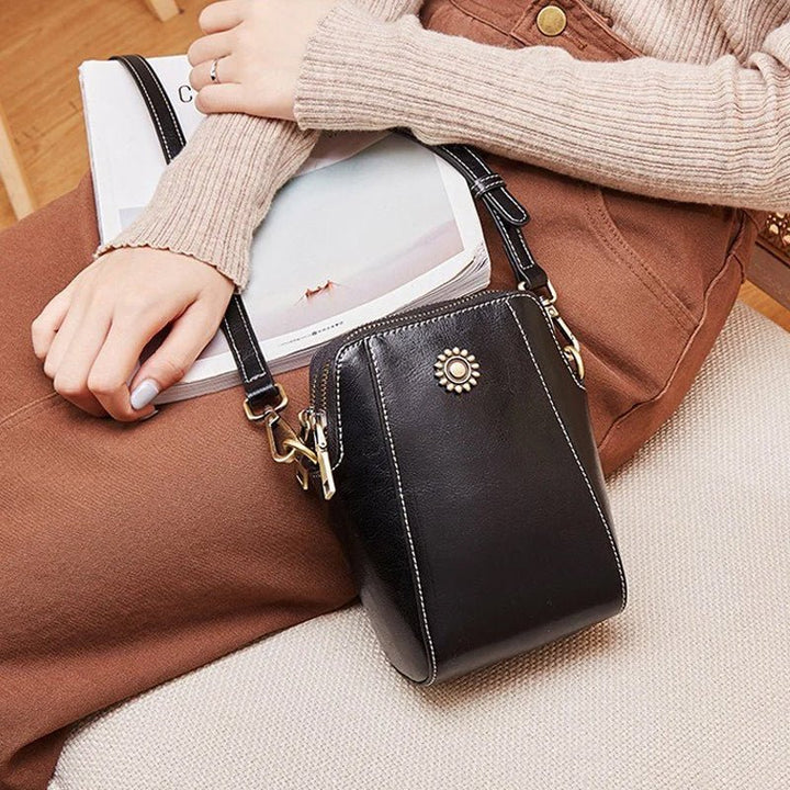 Modieuze leren dames tas, te dragen als crossbody of schoudertas, een reisvriendelijk accessoire.