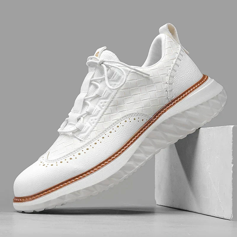 Comfortabele heren wandelsneakers met dikke plateauzool voor extra demping en stabiliteit; perfect voor actieve dagen.