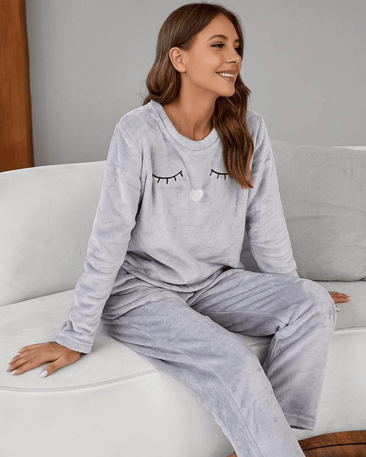 Zachte damespyjama voor warme winterslaap, comfortabele pyjamaset van polyester nachtkleding.