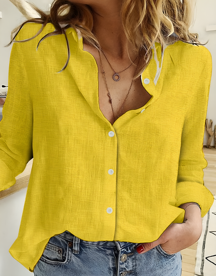 Lichtgewicht damesblouse, perfect voor zomerkleding; ademend comfort met casual knoopjesdesign.