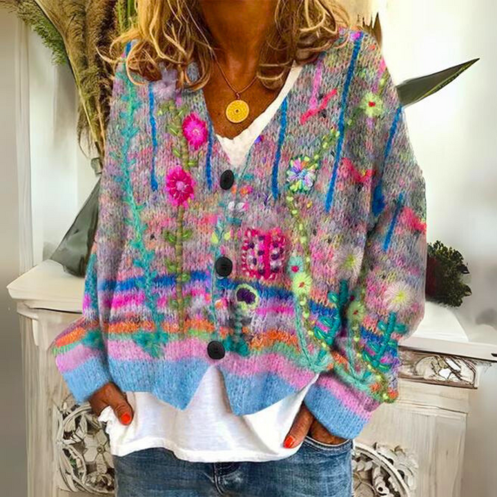 Warme Liv damescardigan met opvallende grafische print; een stijlvol oversized vest voor wintermode.