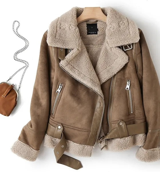 Elegante dames winterjas met vintage stijl, ideaal voor modieuze wintermode en bovenkleding.