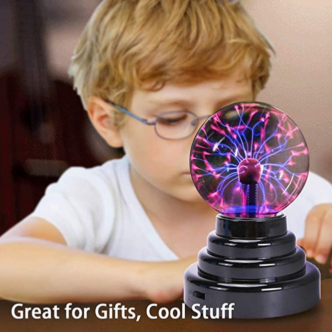 Unieke plasma bol decoratie met fascinerende lichtstralen; een wetenschappelijk gadget voor elk modern interieur.