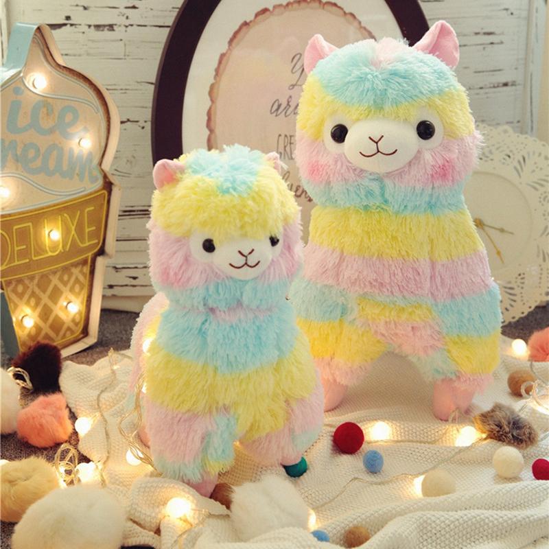 Heerlijk zachte pluche regenboog-alpaca knuffel, ideaal baby- of peuterspeelgoed.