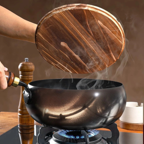 Handgemaakte gietijzeren wok, PFAS-vrij, energiebesparend en perfect voor de inductieplaat.