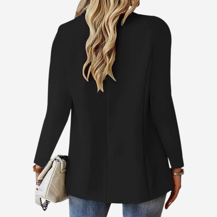 Zwarte Hoymans blazer, getailleerd. Comfortabel en stijlvol voor elke gelegenheid, van zakelijk tot casual.