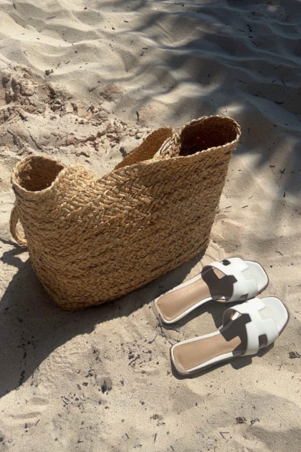 Veelzijdige zwarte dames zomer slippers, comfortabel en chique, passend bij elke casual outfit.