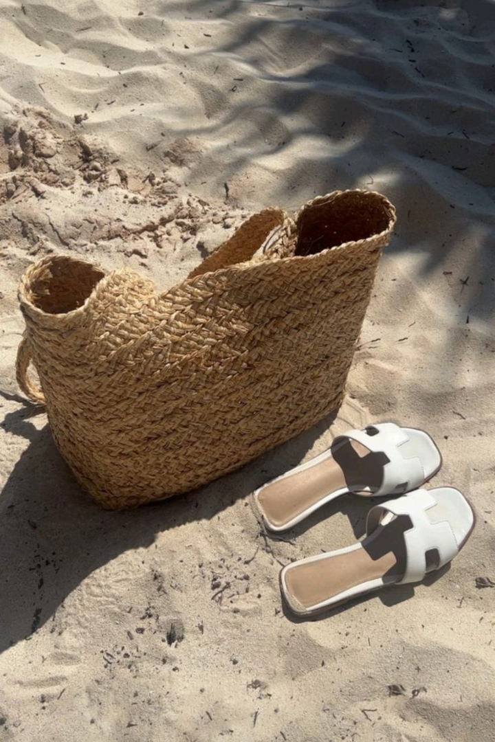 Veelzijdige zwarte dames zomer slippers, comfortabel en chique, passend bij elke casual outfit.
