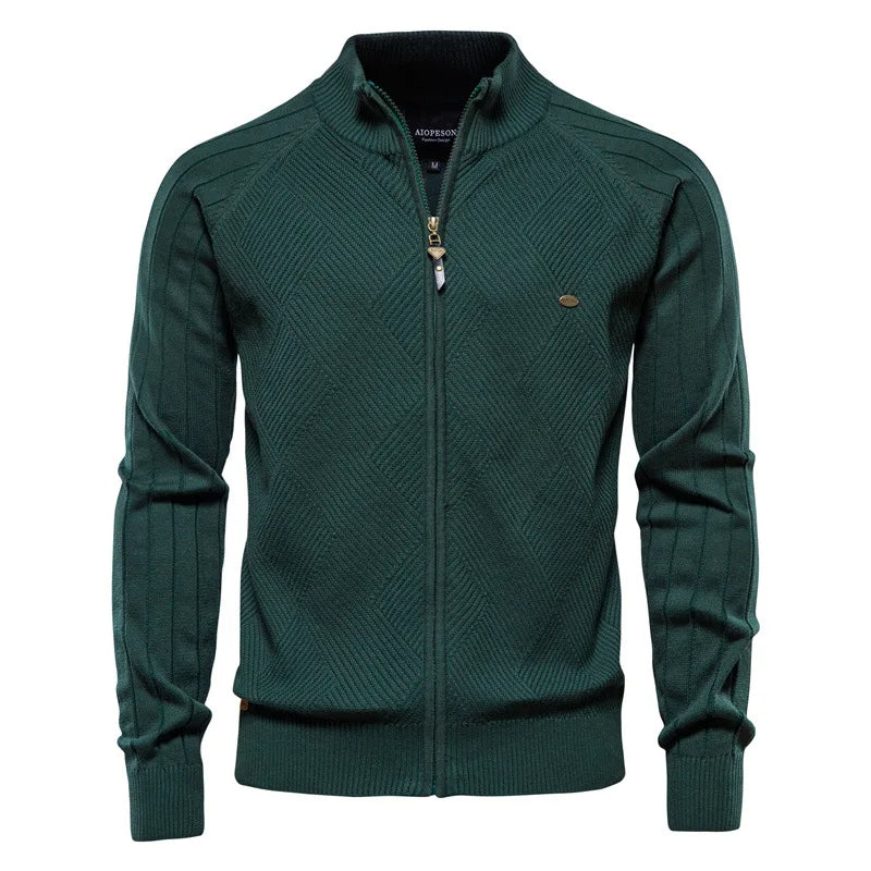 Warm heren ritsvest van gebreide stof. Perfecte mannenmode voor comfortabele en stijlvolle winterdagen.