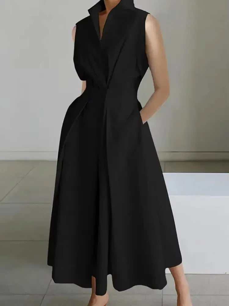 Comfortabele Hoymans midi jurk, mouwloos, met reverskraag. Ideaal voor casual gebruik of een zomerse dag.