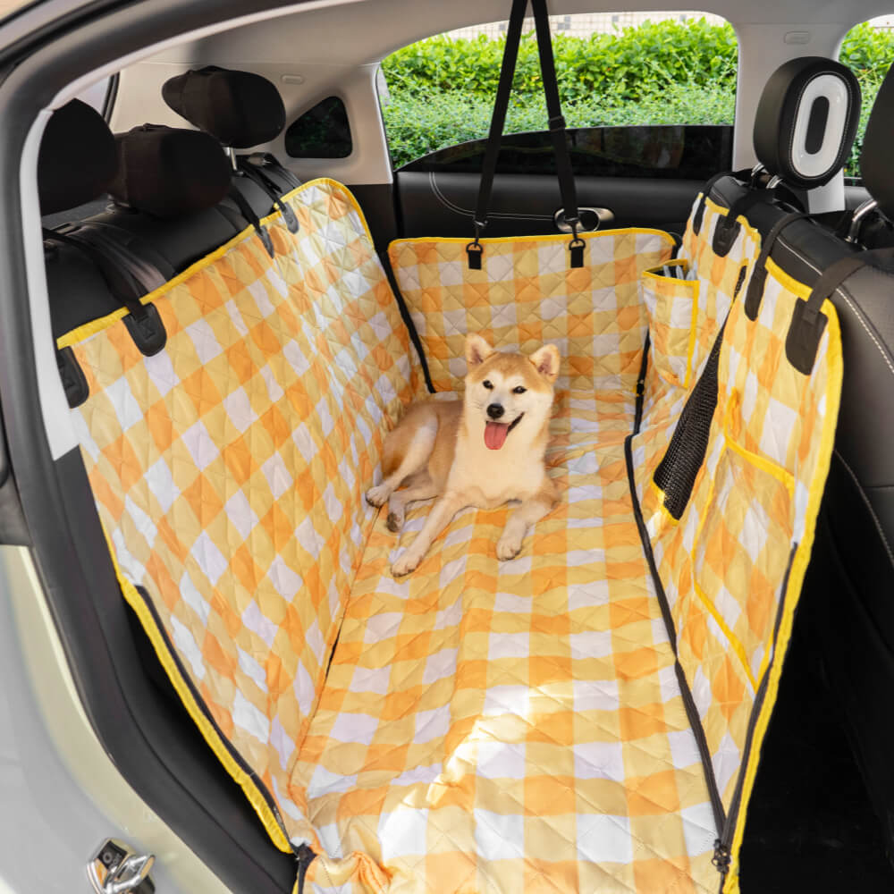 Krasbestendige en vuilafstotende autostoelhoes, perfect voor honden op reis.