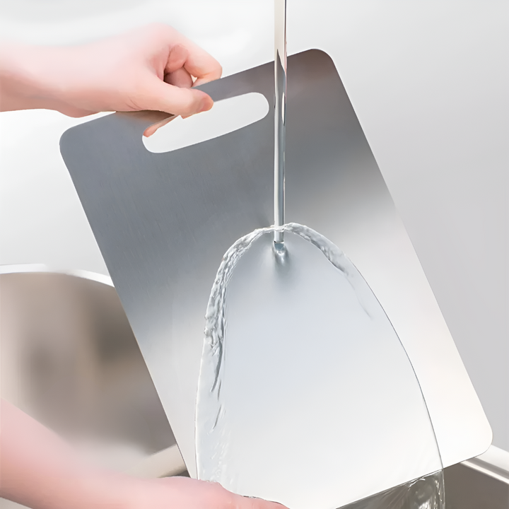 Duurzame titanium snijplank, essentieel voor hygiënisch snijden. Perfect voor de moderne eco-vriendelijke keuken.