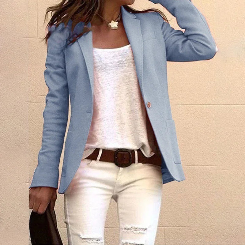 Elegante damesblazer van Hoymans met slim fit pasvorm, ideaal voor een zakelijke outfit of modieuze lente look.