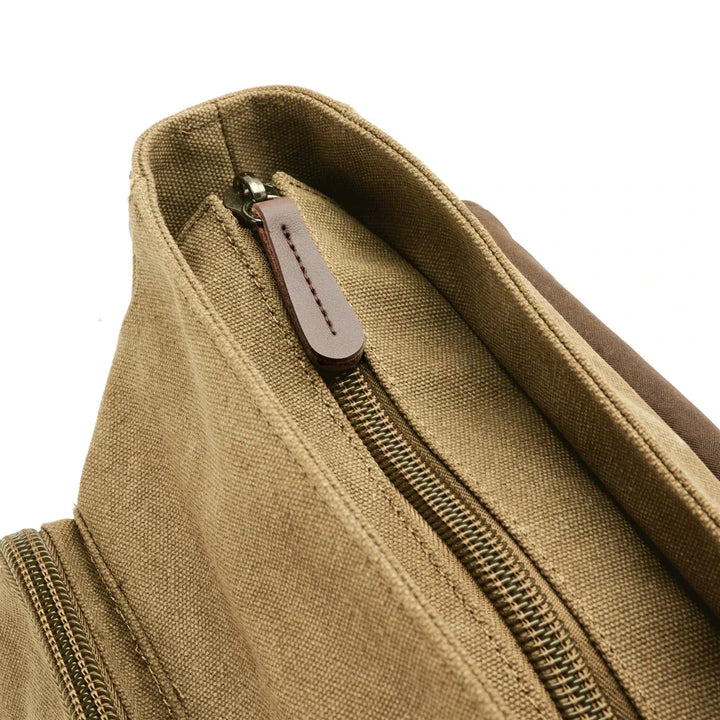 Comfortabele canvas crossbody tas met brede, verstelbare schouderriem voor optimaal draagcomfort.