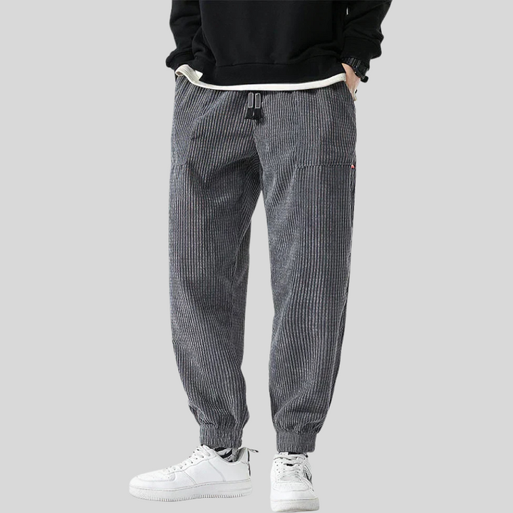 Grijze heren corduroy joggingbroek met stretch en wijde pijpen, voor comfort en een relaxte, moderne streetwear stijl.