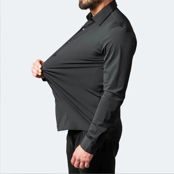 Detailopname van de stof van een kreukvrij, comfortabel heren overhemd. Zacht en duurzaam.