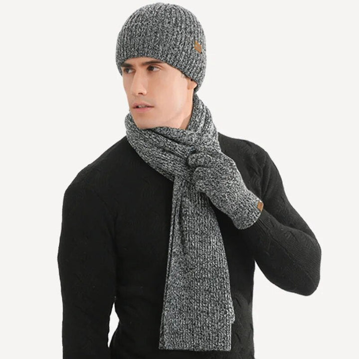 Stoere heren winterset met warme muts, zachte sjaal en comfortabele handschoenen, ideaal voor buiten.