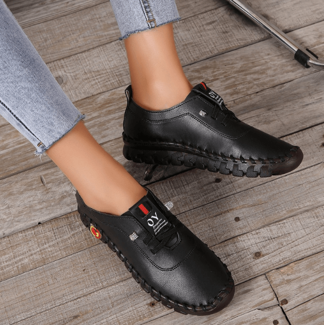 Zomerse slip-on schoenen voor dames, orthopedisch en comfortabel, met modern design.
