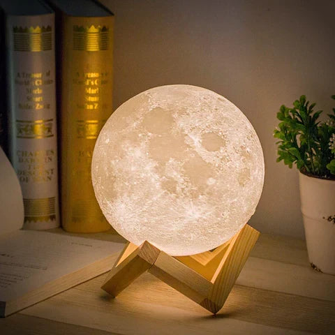 Compacte Maanlamp als nachtlampje, met zachte gloed en eenvoudige touch control. Veilig en decoratief voor slaapkamer.