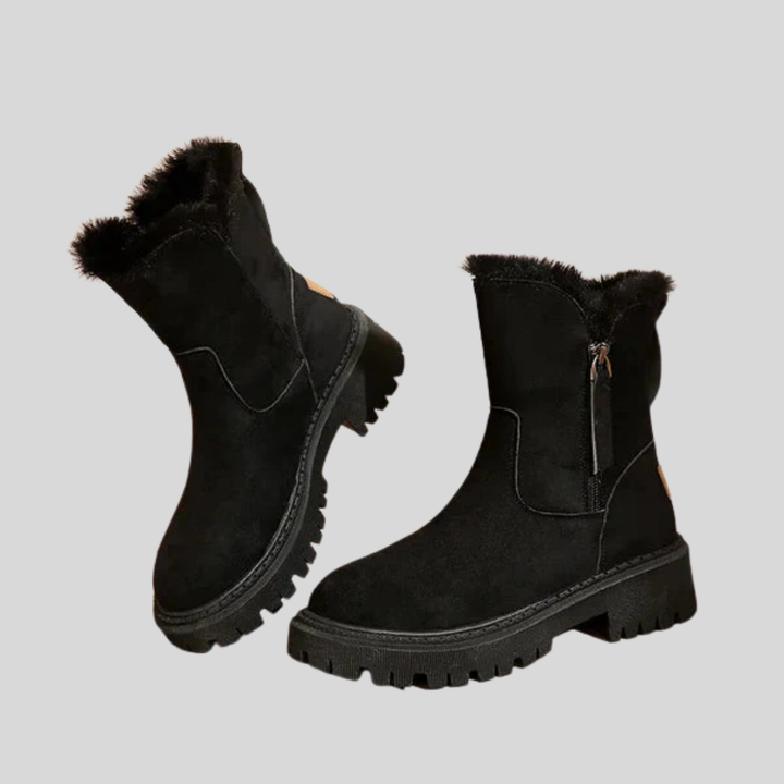 Zwarte geïsoleerde dames winterlaarzen met handige zijrits. Comfortabel, warm en gripvast voor de winter.