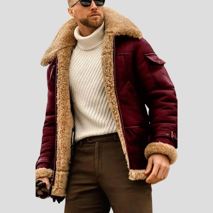 Opvallend rood heren bikerjack van imitatieleer. Stoer, slim fit jas, uitstekend voor een urban mannenmode stijl.