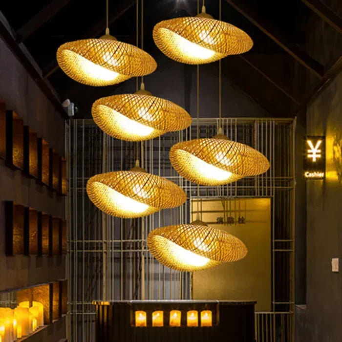 Bohemian rotan hanglamp voor de woonkamer. Creëert warme, natuurlijke sfeerverlichting. Handgemaakt.