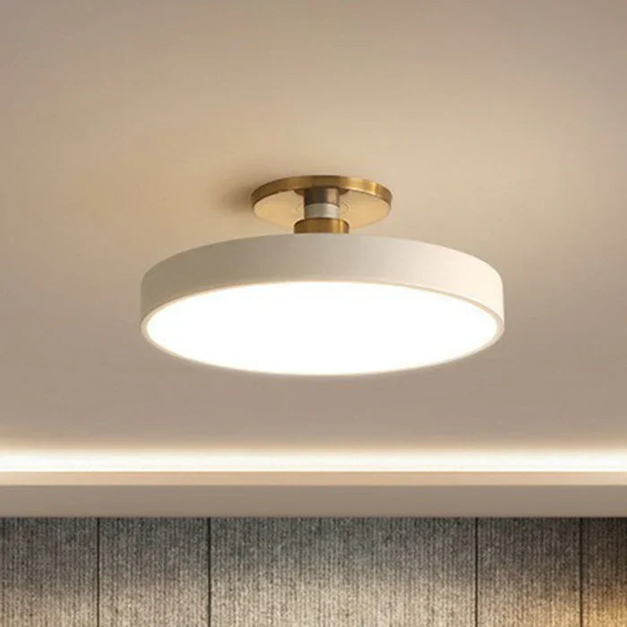 Stijlvolle LED plafondlamp in Noordse stijl, perfect voor slaapkamer of kinderkamer, creëert moderne sfeer.