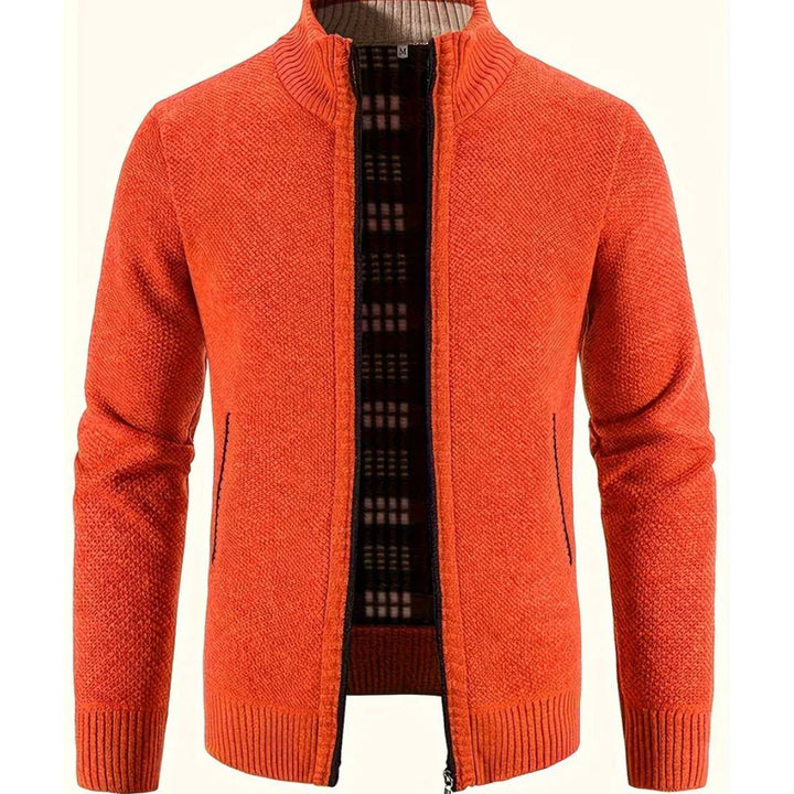 Lichtgrijs gebreid herenvest, veelzijdig en warm, geschikt voor lente, herfst en winter kleding.