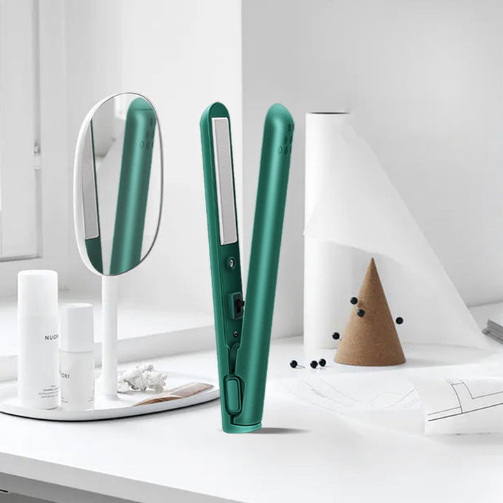 Compacte Lina mini krul- en stijltang, ideaal voor haarstyling onderweg en touch-ups.